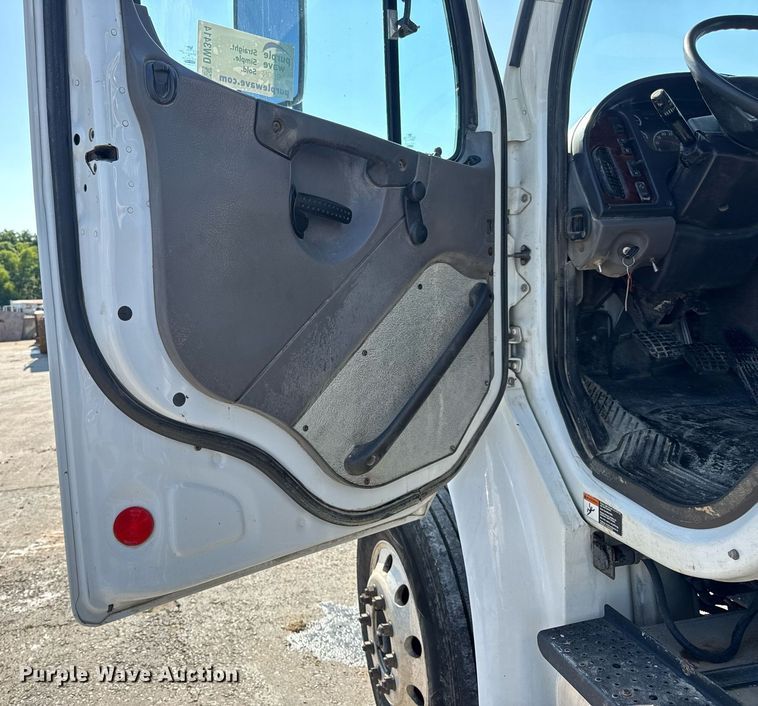 image for item DW3414 2012 Freightliner Business Class M2 utility / service truck