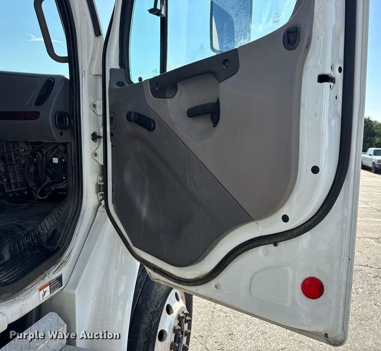 image for item DW3414 2012 Freightliner Business Class M2 utility / service truck