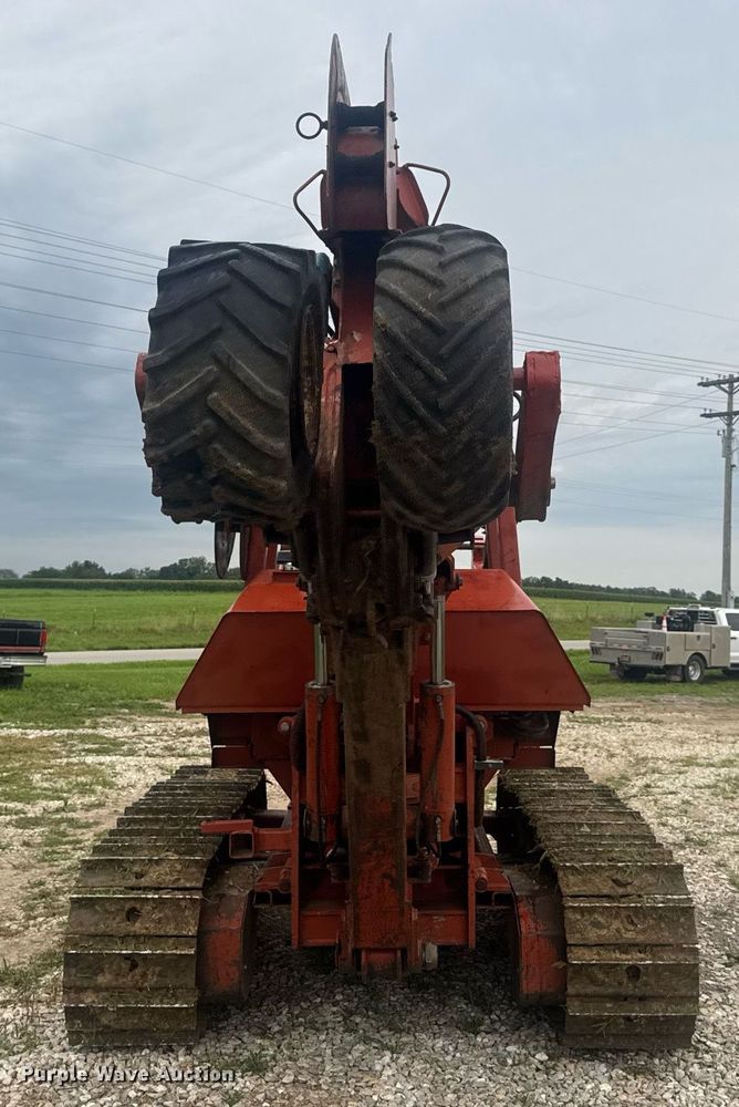 image for item DW3415 1993 Ditch Witch HT100JD vibratory cable plow