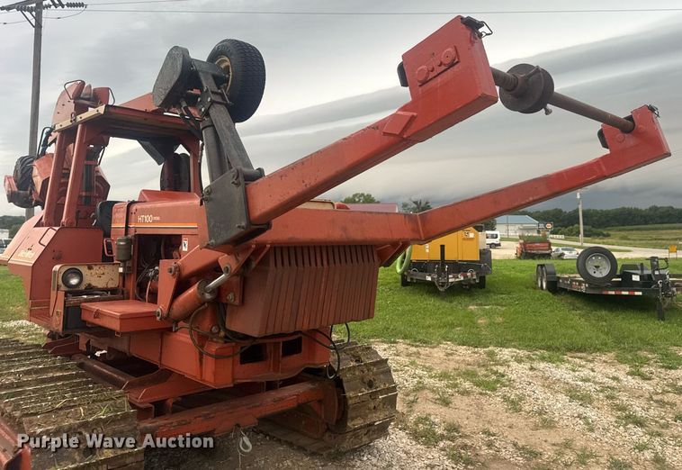 image for item DW3415 1993 Ditch Witch HT100JD vibratory cable plow