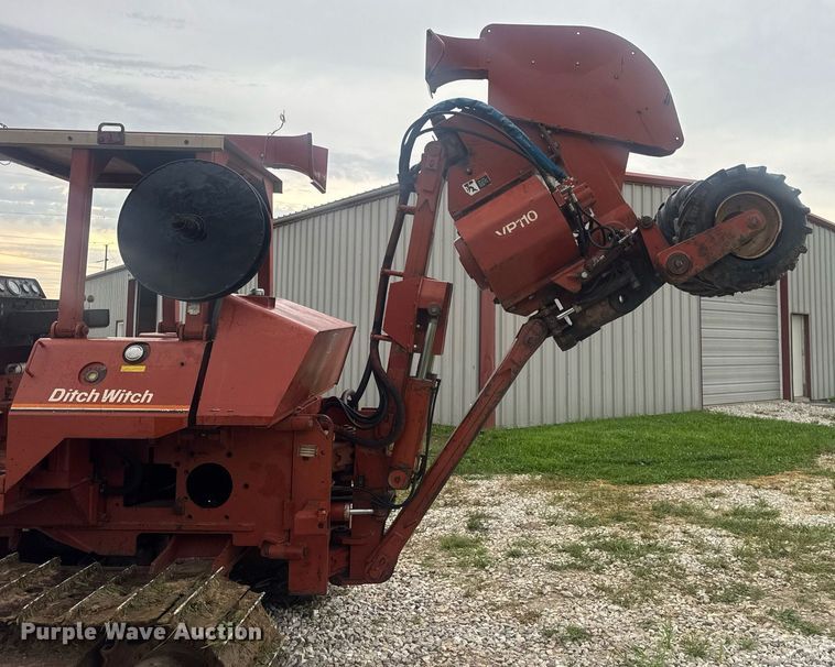 image for item DW3415 1993 Ditch Witch HT100JD vibratory cable plow