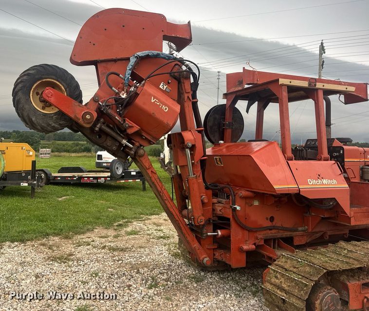 image for item DW3415 1993 Ditch Witch HT100JD vibratory cable plow