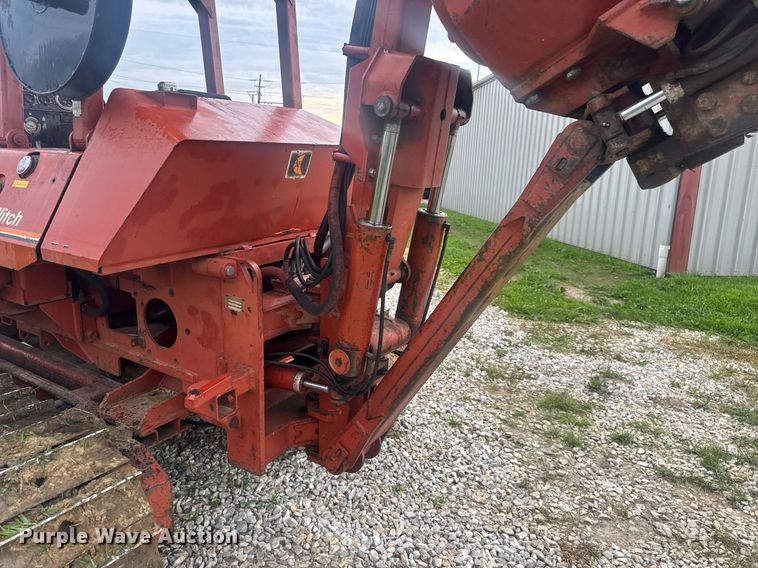 image for item DW3415 1993 Ditch Witch HT100JD vibratory cable plow