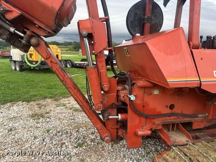 image for item DW3415 1993 Ditch Witch HT100JD vibratory cable plow