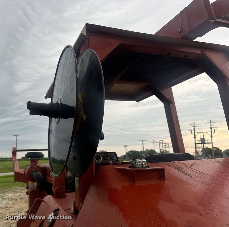 image for item DW3415 1993 Ditch Witch HT100JD vibratory cable plow