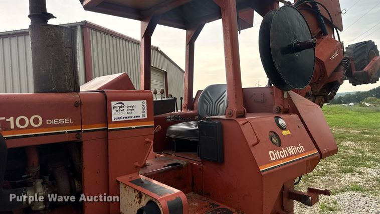 image for item DW3415 1993 Ditch Witch HT100JD vibratory cable plow