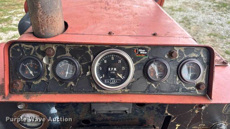 image for item DW3415 1993 Ditch Witch HT100JD vibratory cable plow