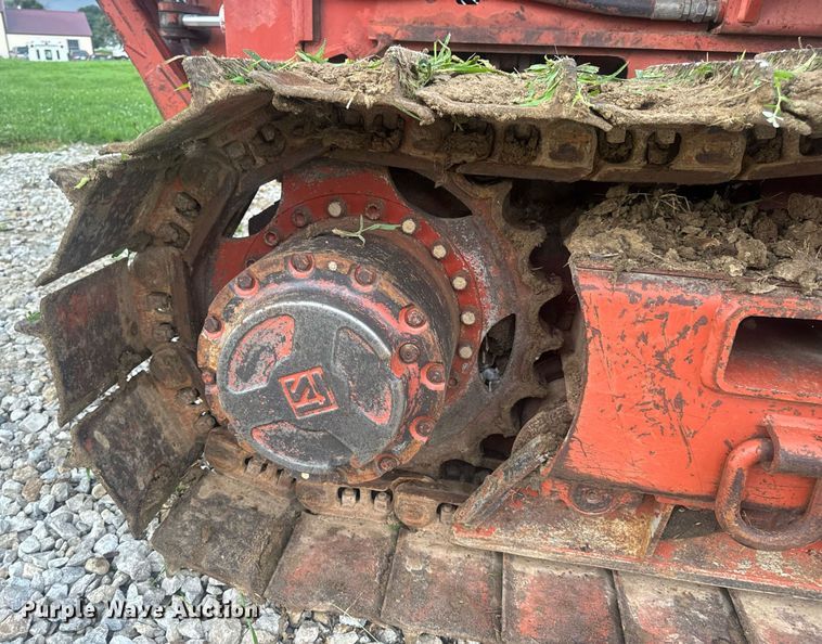 image for item DW3415 1993 Ditch Witch HT100JD vibratory cable plow