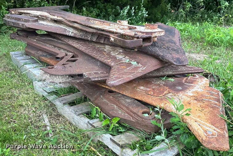 image for item DW3415 1993 Ditch Witch HT100JD vibratory cable plow