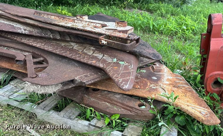 image for item DW3415 1993 Ditch Witch HT100JD vibratory cable plow