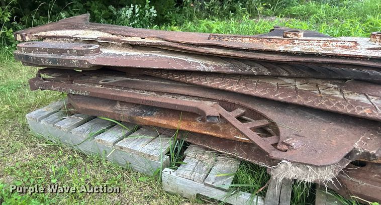 image for item DW3415 1993 Ditch Witch HT100JD vibratory cable plow