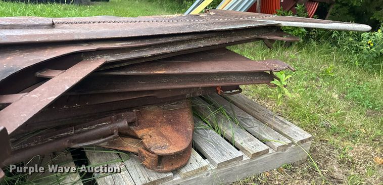 image for item DW3415 1993 Ditch Witch HT100JD vibratory cable plow