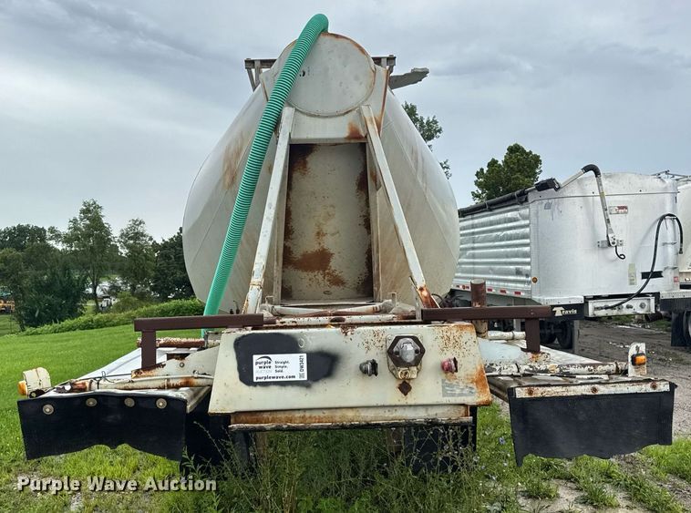 image for item DW3421 1980 Frue pneumatic dry bulk trailer