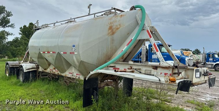 image for item DW3421 1980 Frue pneumatic dry bulk trailer