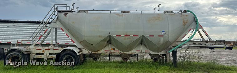 image for item DW3421 1980 Frue pneumatic dry bulk trailer