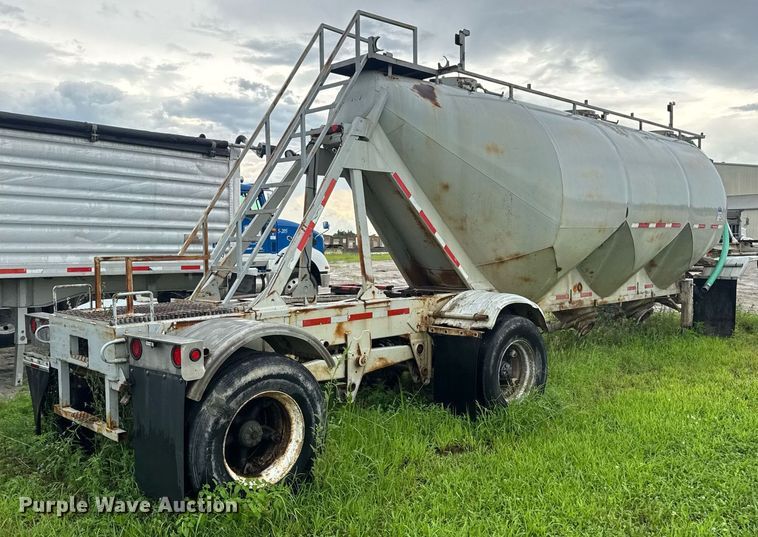 image for item DW3421 1980 Frue pneumatic dry bulk trailer