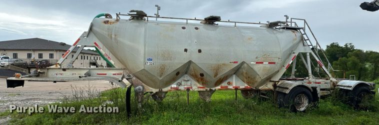 image for item DW3421 1980 Frue pneumatic dry bulk trailer