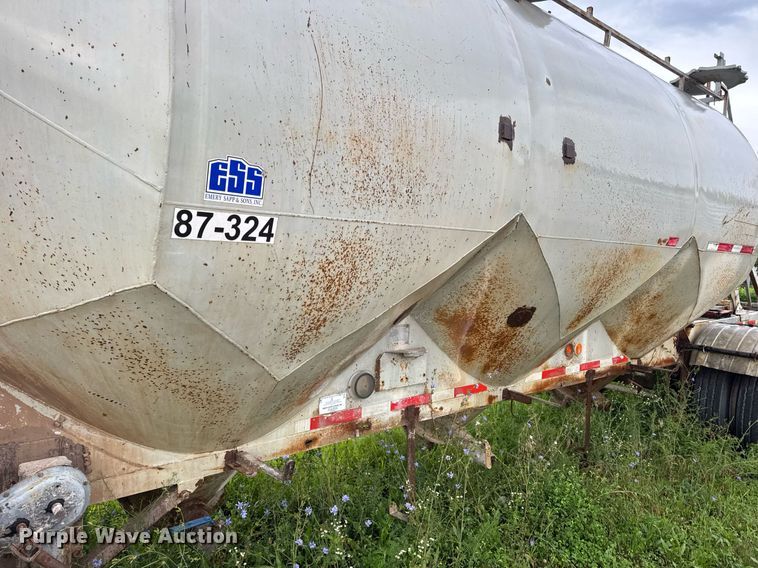 image for item DW3421 1980 Frue pneumatic dry bulk trailer