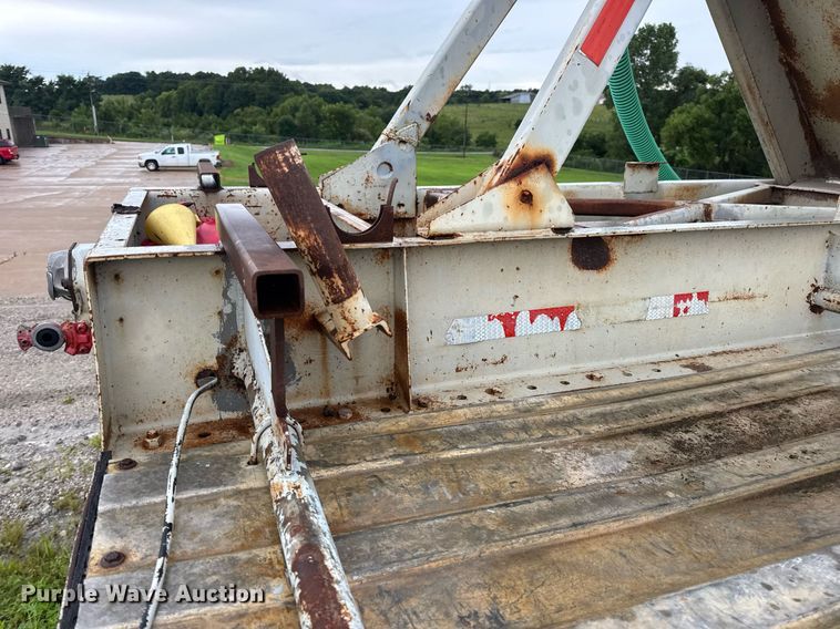 image for item DW3421 1980 Frue pneumatic dry bulk trailer