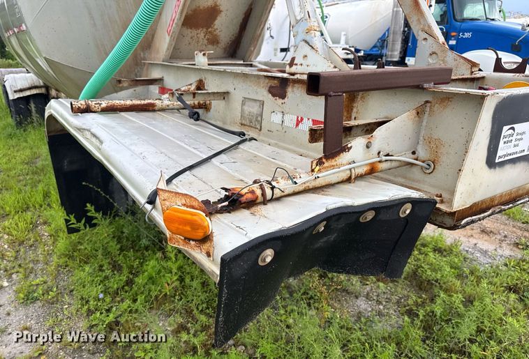 image for item DW3421 1980 Frue pneumatic dry bulk trailer