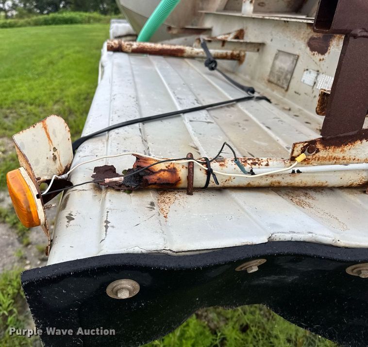 image for item DW3421 1980 Frue pneumatic dry bulk trailer