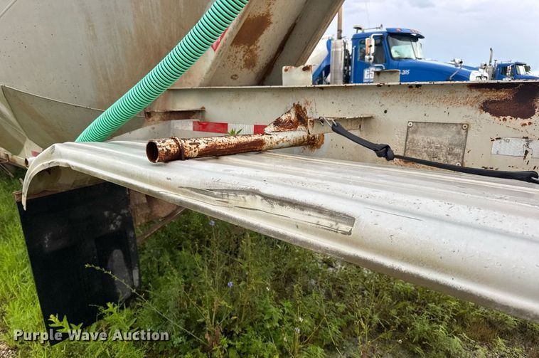 image for item DW3421 1980 Frue pneumatic dry bulk trailer