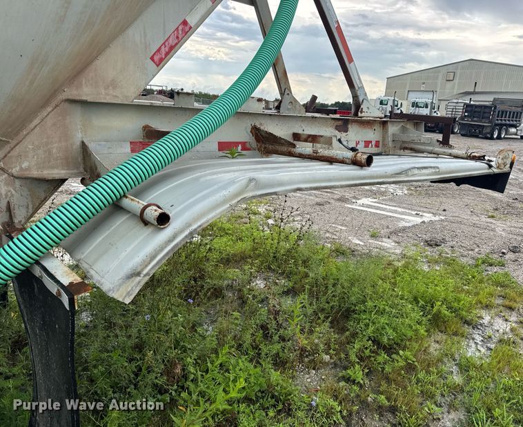 image for item DW3421 1980 Frue pneumatic dry bulk trailer