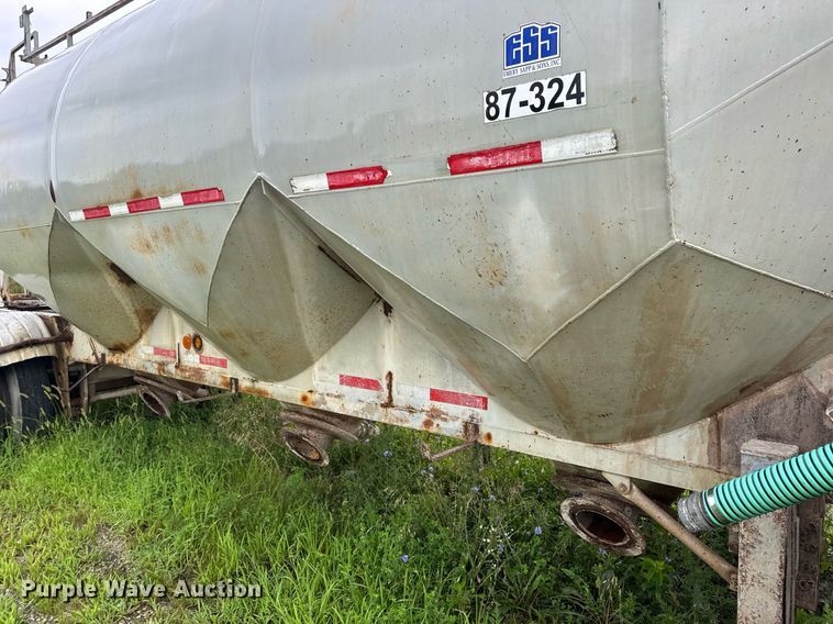 image for item DW3421 1980 Frue pneumatic dry bulk trailer