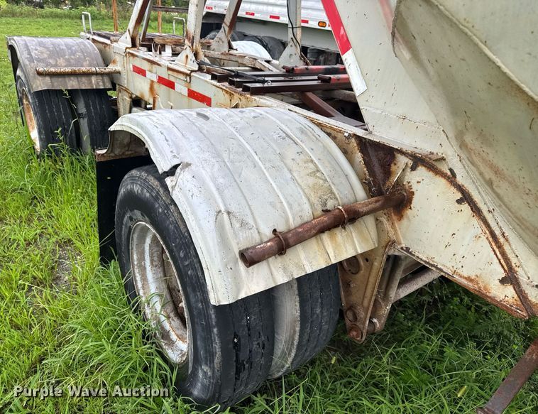 image for item DW3421 1980 Frue pneumatic dry bulk trailer