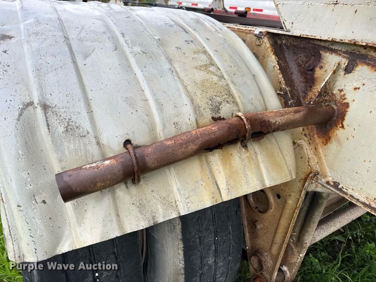 image for item DW3421 1980 Frue pneumatic dry bulk trailer