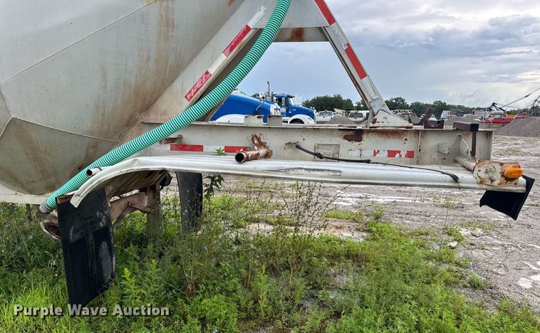 image for item DW3421 1980 Frue pneumatic dry bulk trailer