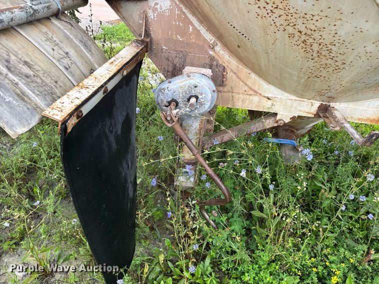 image for item DW3421 1980 Frue pneumatic dry bulk trailer