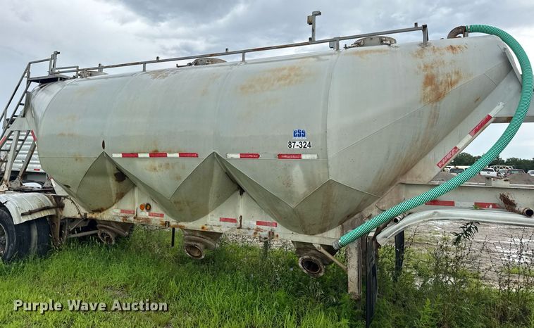 image for item DW3421 1980 Frue pneumatic dry bulk trailer