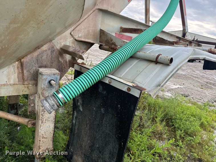 image for item DW3421 1980 Frue pneumatic dry bulk trailer