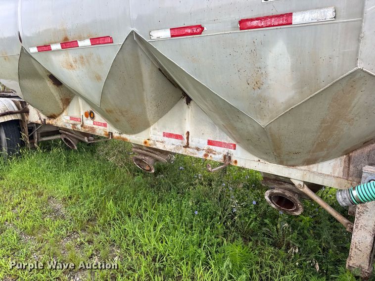 image for item DW3421 1980 Frue pneumatic dry bulk trailer