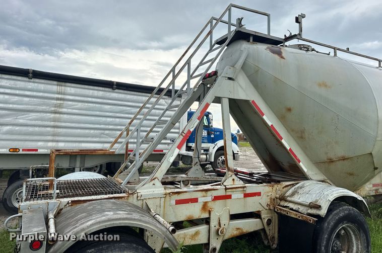 image for item DW3421 1980 Frue pneumatic dry bulk trailer