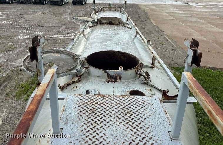 image for item DW3421 1980 Frue pneumatic dry bulk trailer