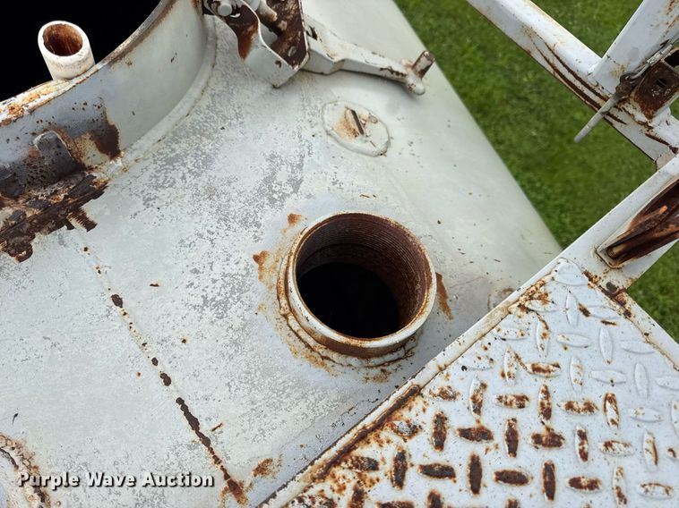 image for item DW3421 1980 Frue pneumatic dry bulk trailer