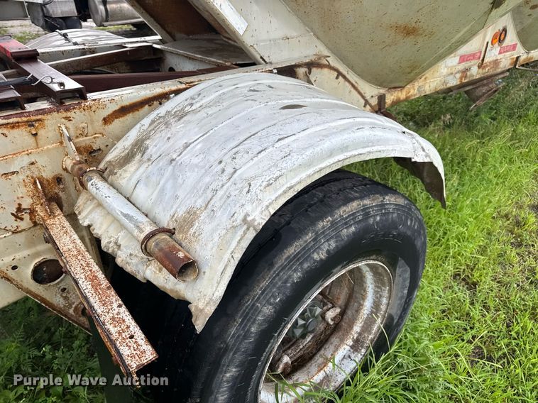 image for item DW3421 1980 Frue pneumatic dry bulk trailer