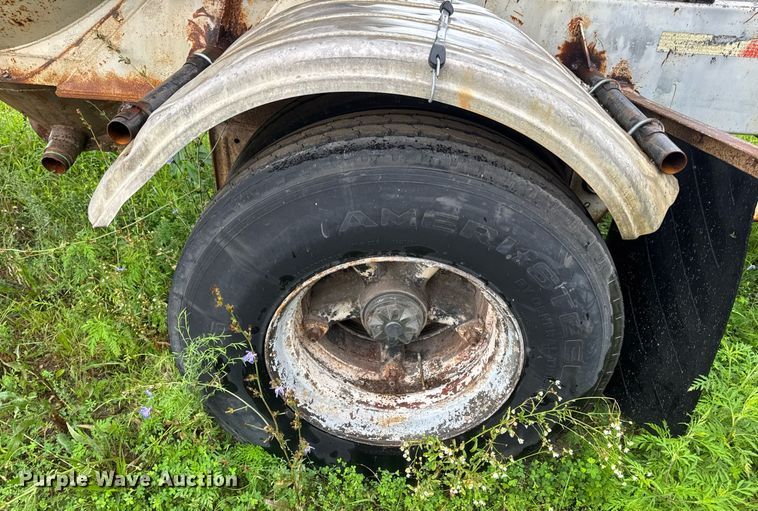 image for item DW3421 1980 Frue pneumatic dry bulk trailer