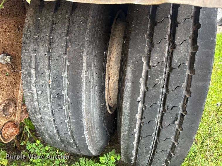 image for item DW3421 1980 Frue pneumatic dry bulk trailer