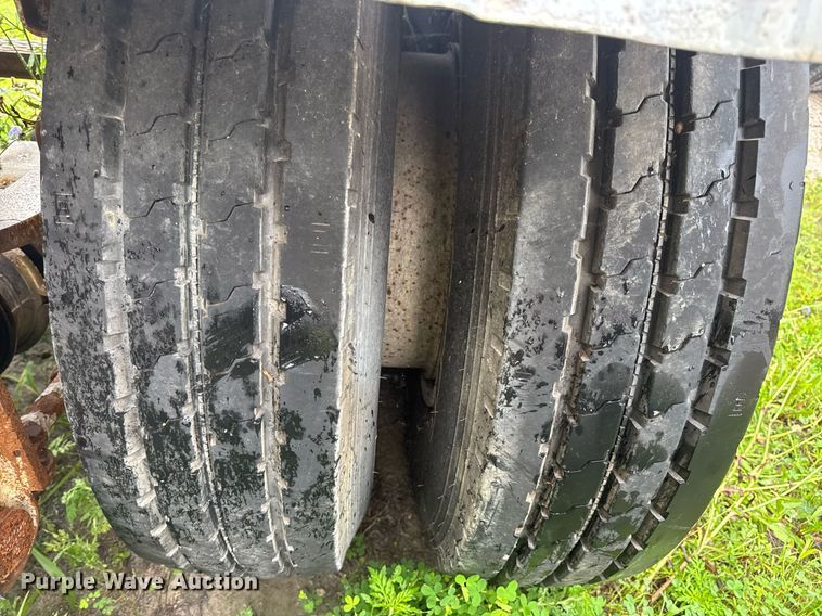 image for item DW3421 1980 Frue pneumatic dry bulk trailer