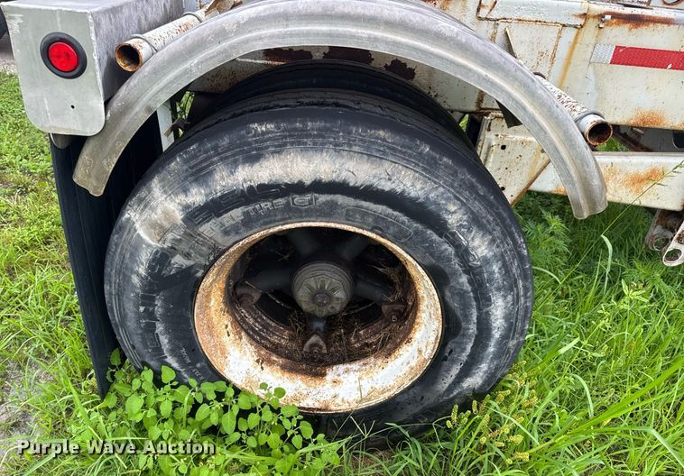 image for item DW3421 1980 Frue pneumatic dry bulk trailer