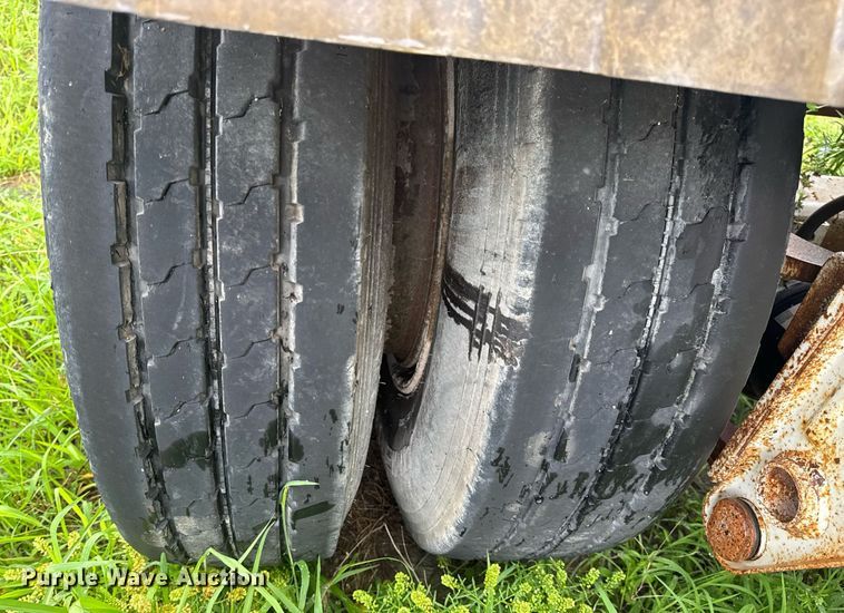 image for item DW3421 1980 Frue pneumatic dry bulk trailer