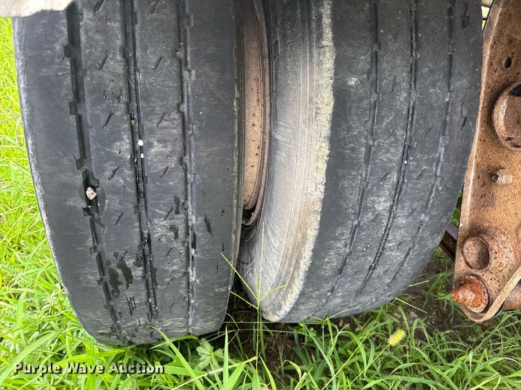 image for item DW3421 1980 Frue pneumatic dry bulk trailer