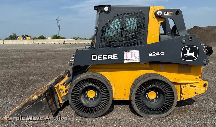 image for item DW5168 2021 John Deere 324G skid steer loader