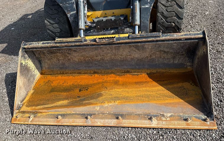 image for item DW5168 2021 John Deere 324G skid steer loader