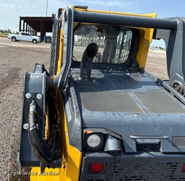 image for item DW5168 2021 John Deere 324G skid steer loader