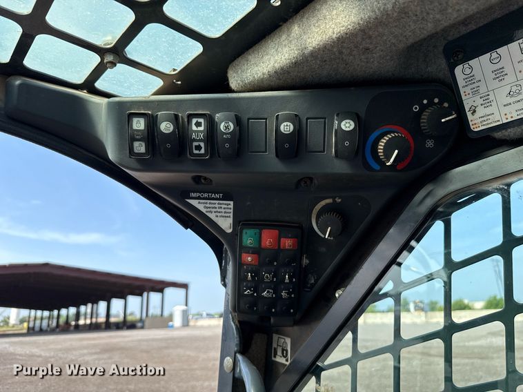 image for item DW5168 2021 John Deere 324G skid steer loader