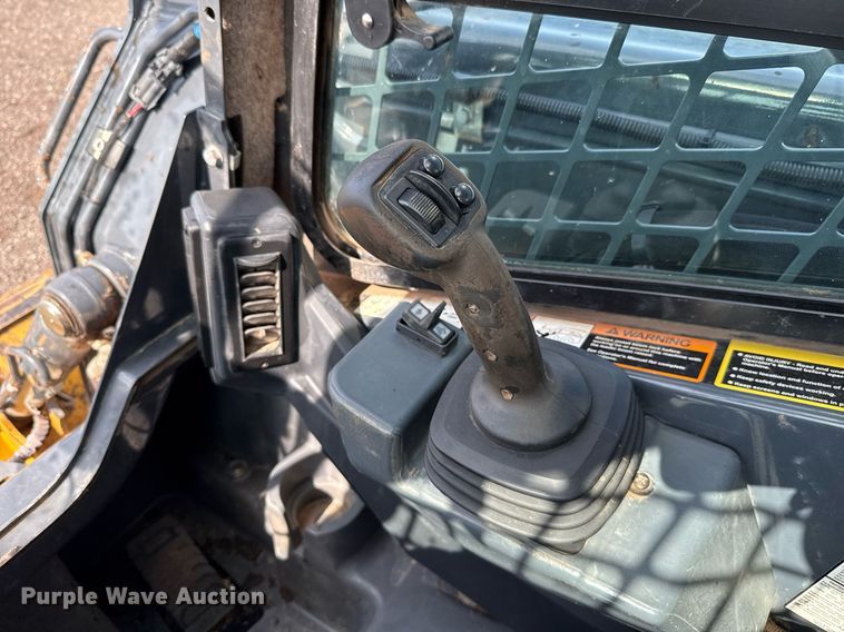 image for item DW5168 2021 John Deere 324G skid steer loader